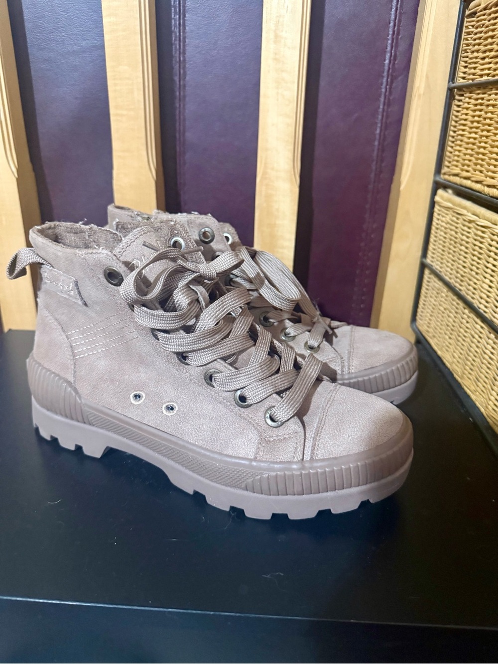 Never Worn Blowfish Malibu Forever High-Top Sneaker Boots Gray Taupe Sz 7.5